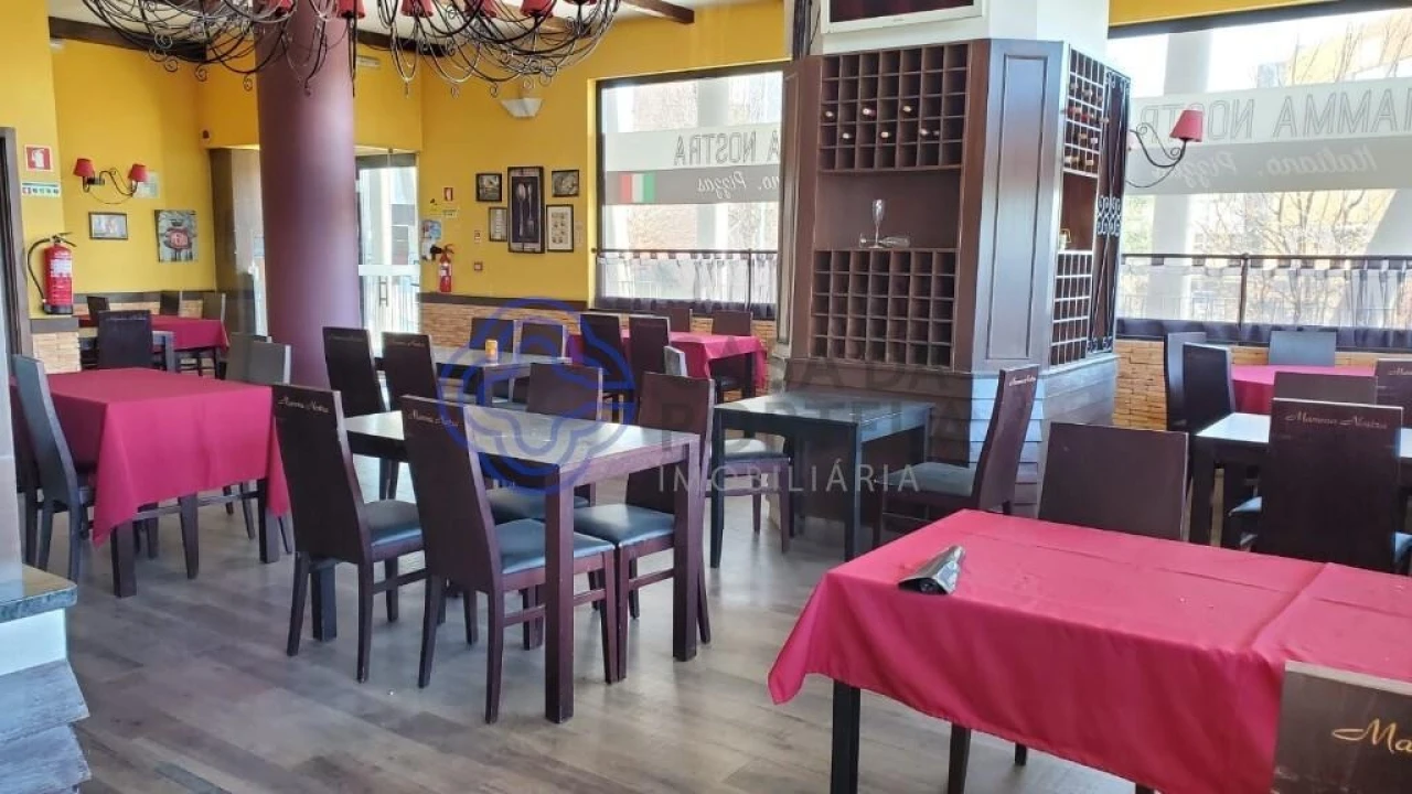 Loja para Venda em Cidade da Maia Foto 18