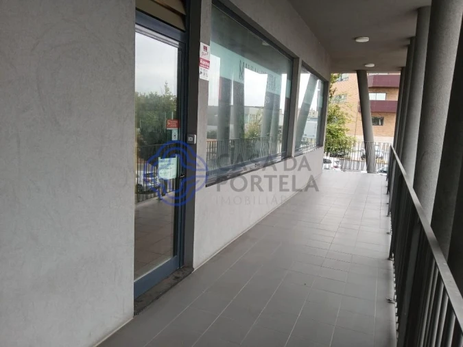 Loja para Venda em Cidade da Maia Foto 8