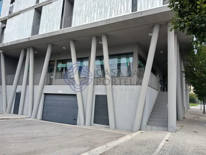 Loja para Venda em Cidade da Maia Foto 2