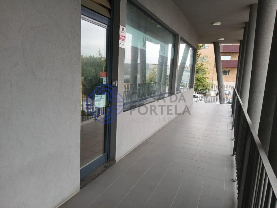 Loja para Venda em Cidade da Maia Foto 8