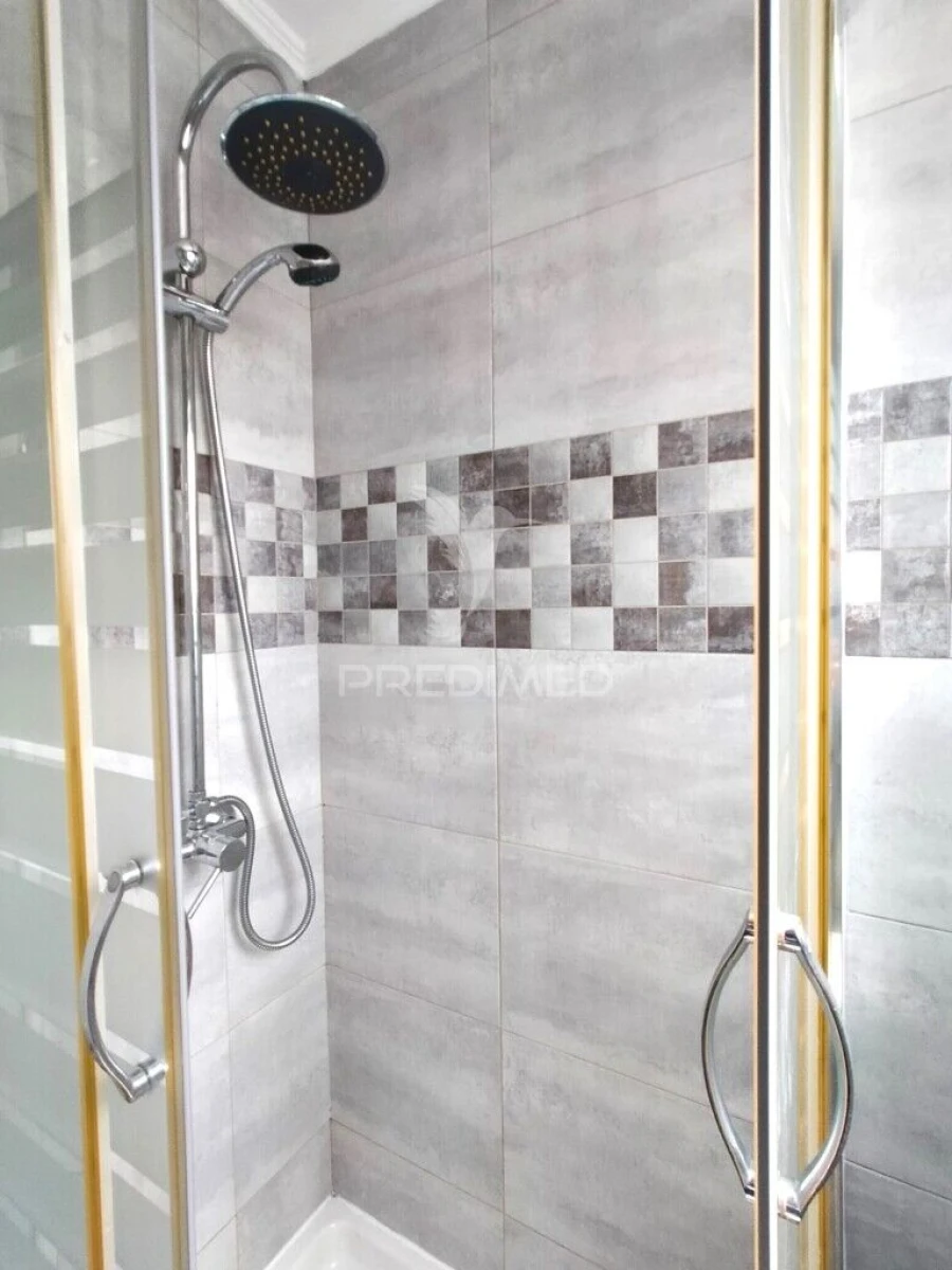 Apartamento T4 para Venda em Alvalade Foto 12