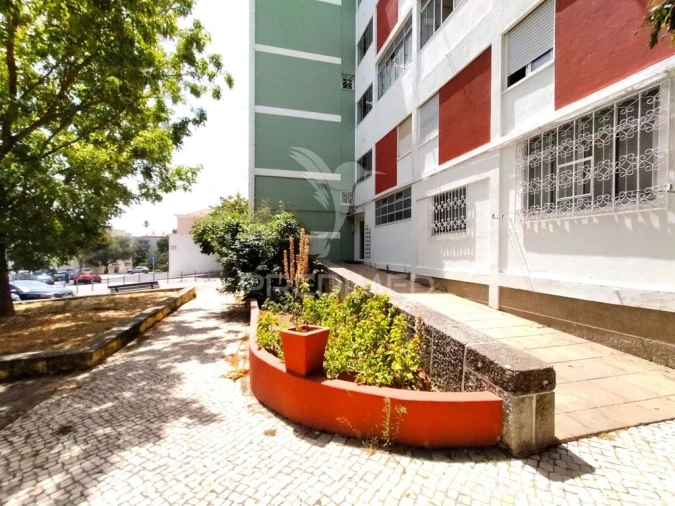 Apartamento T4 para Venda em Alvalade Foto 3
