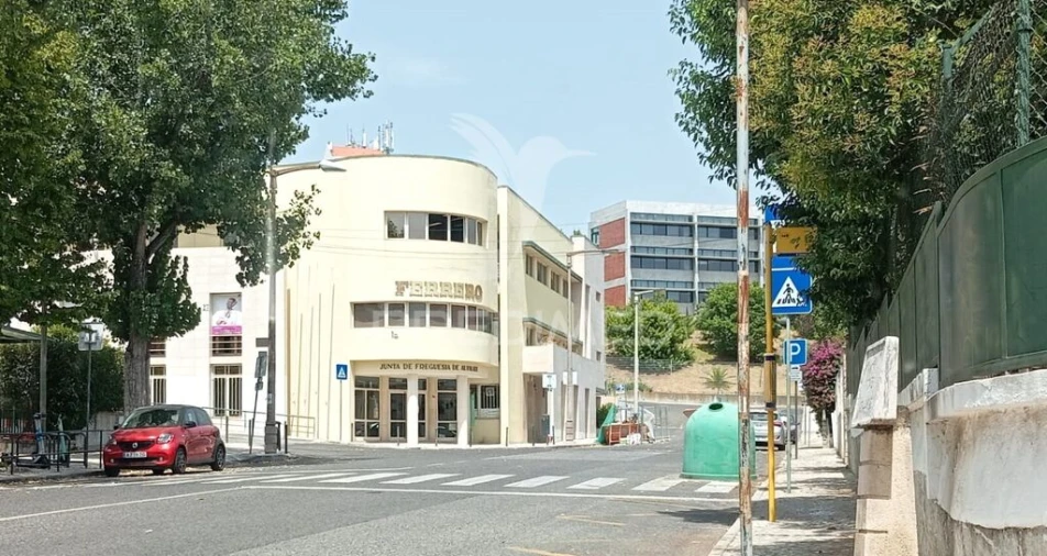 Apartamento T4 para Venda em Alvalade Foto 8