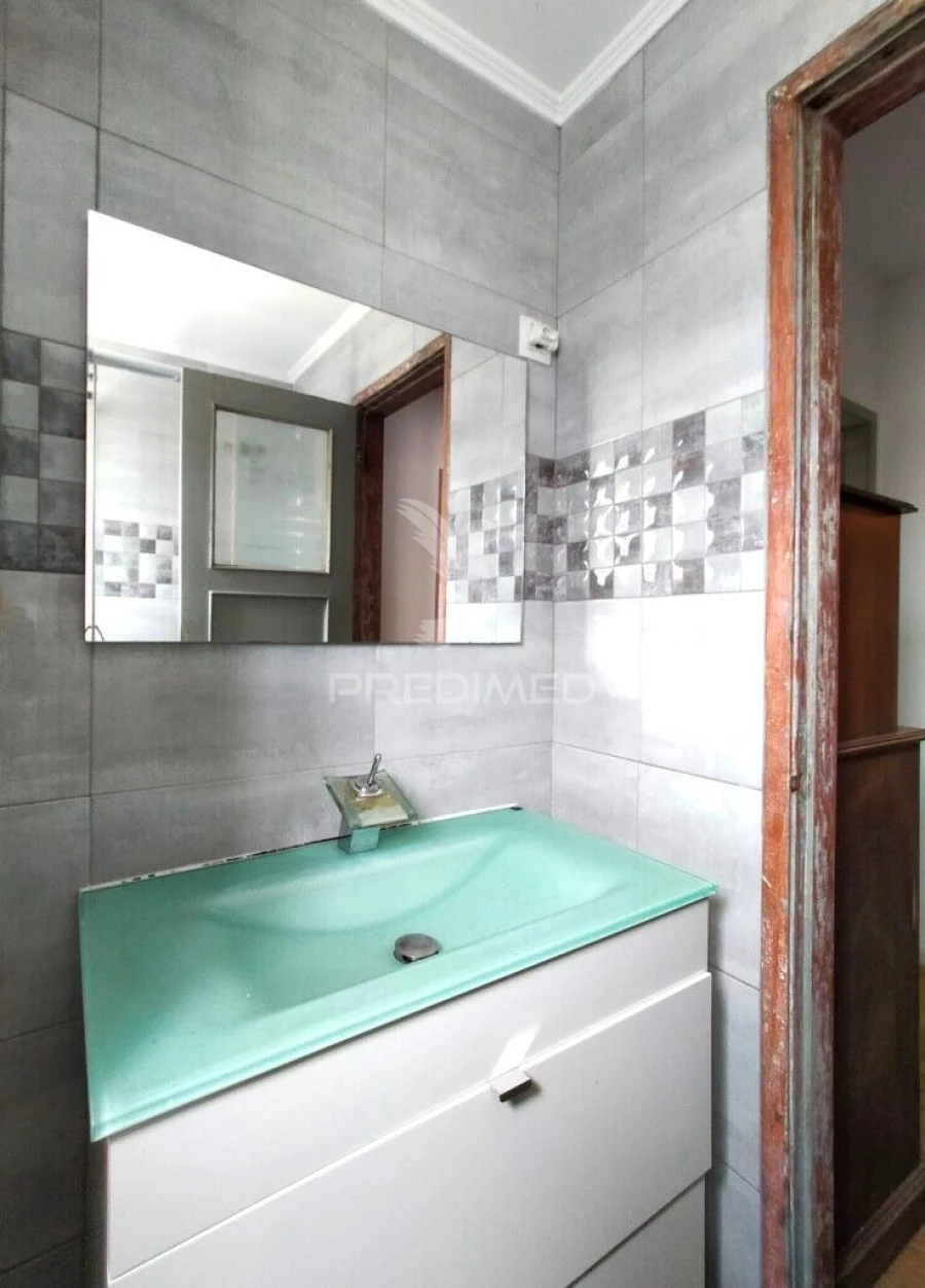 Apartamento T4 para Venda em Alvalade Foto 11