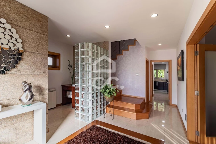 Moradia T3 para Venda em Selho (São Jorge) Foto 8