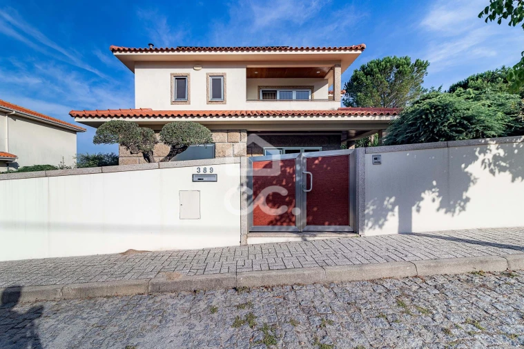 Moradia T3 para Venda em Selho (São Jorge) Foto 2