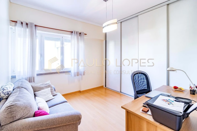 Apartamento T3 para Venda em São Domingos de Benfica Foto 3