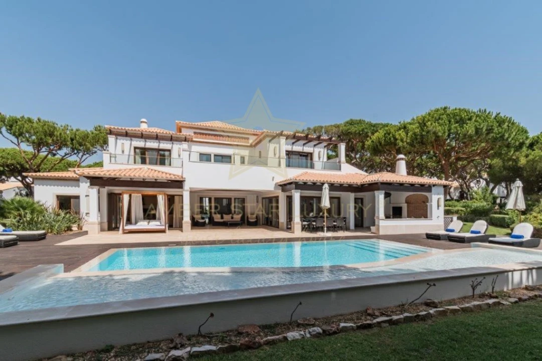 Moradia T4 para Venda em Albufeira e Olhos de Água Foto 1