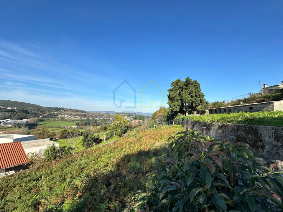 Terreno para Venda em Ferreiros e Gondizalves Foto 1