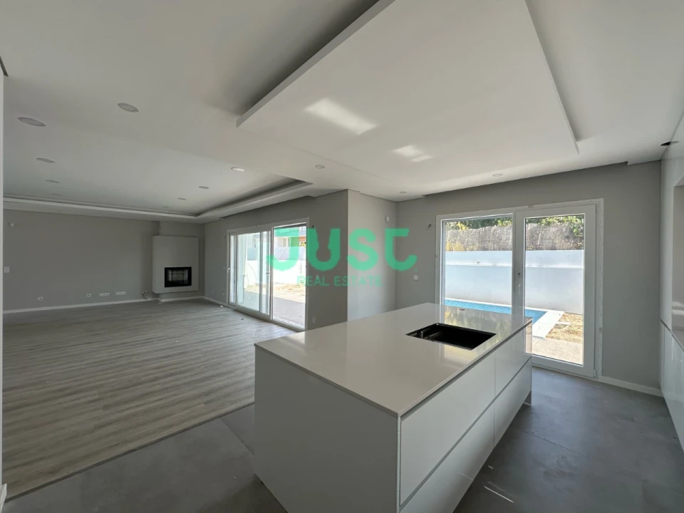 Moradia T4 para Venda em Azeitão (São Lourenço e São Simão) Foto 8