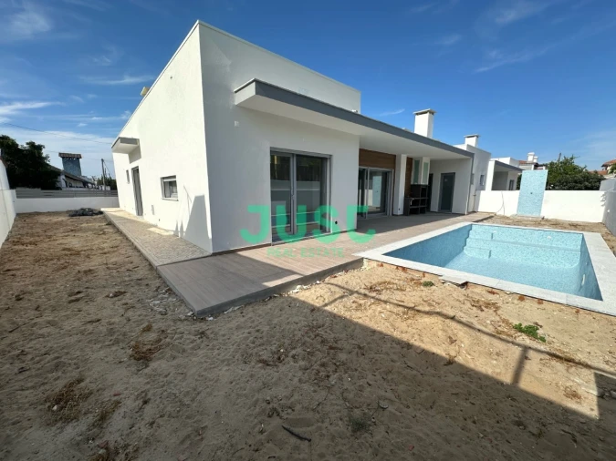 Moradia T4 para Venda em Azeitão (São Lourenço e São Simão) Foto 1