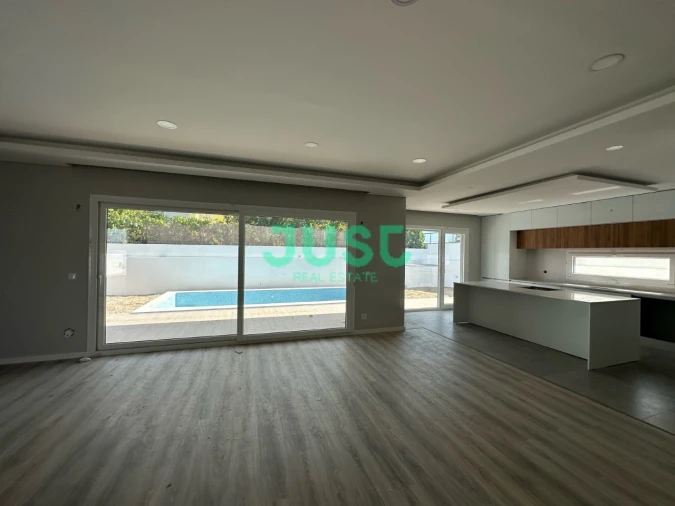 Moradia T4 para Venda em Azeitão (São Lourenço e São Simão) Foto 7