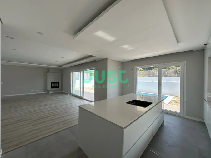 Moradia T4 para Venda em Azeitão (São Lourenço e São Simão) Foto 8