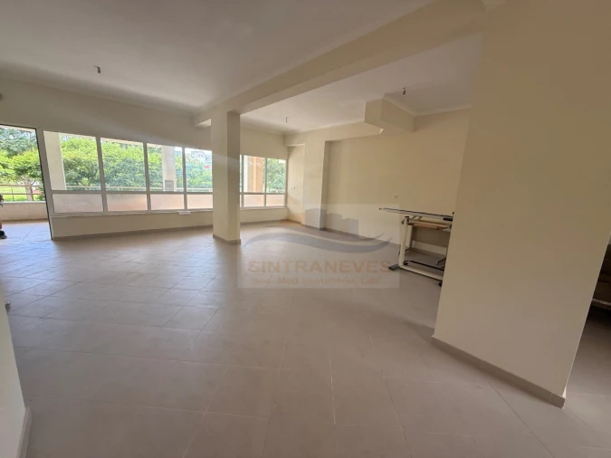 Loja para Venda em Falagueira-Venda Nova Foto 3