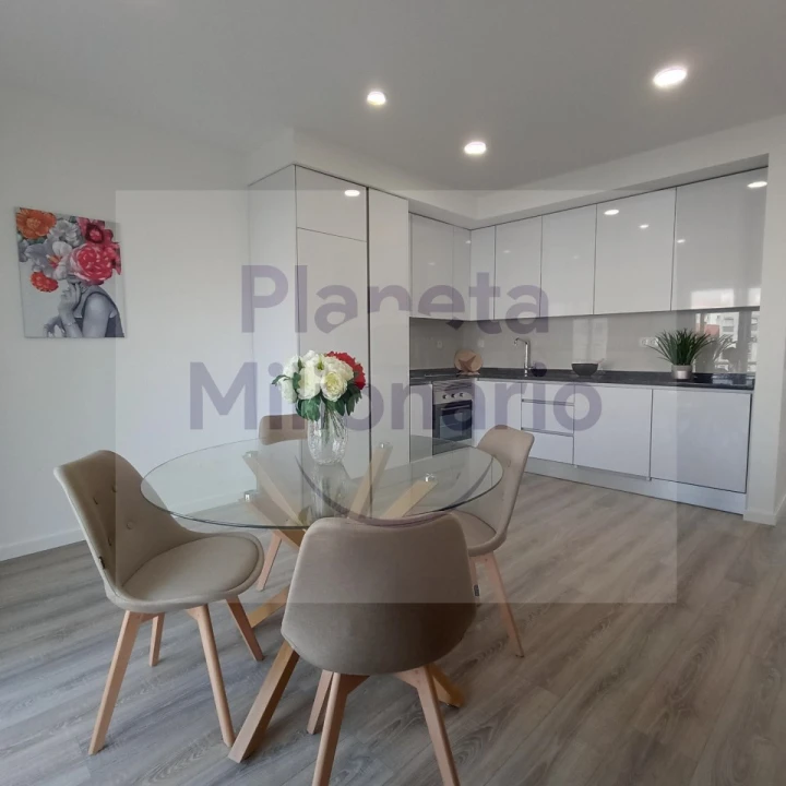 Apartamento T3 para Venda em Benfica Foto 2