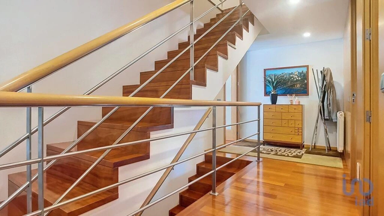 Moradia T4 para Venda em Arcozelo Foto 7