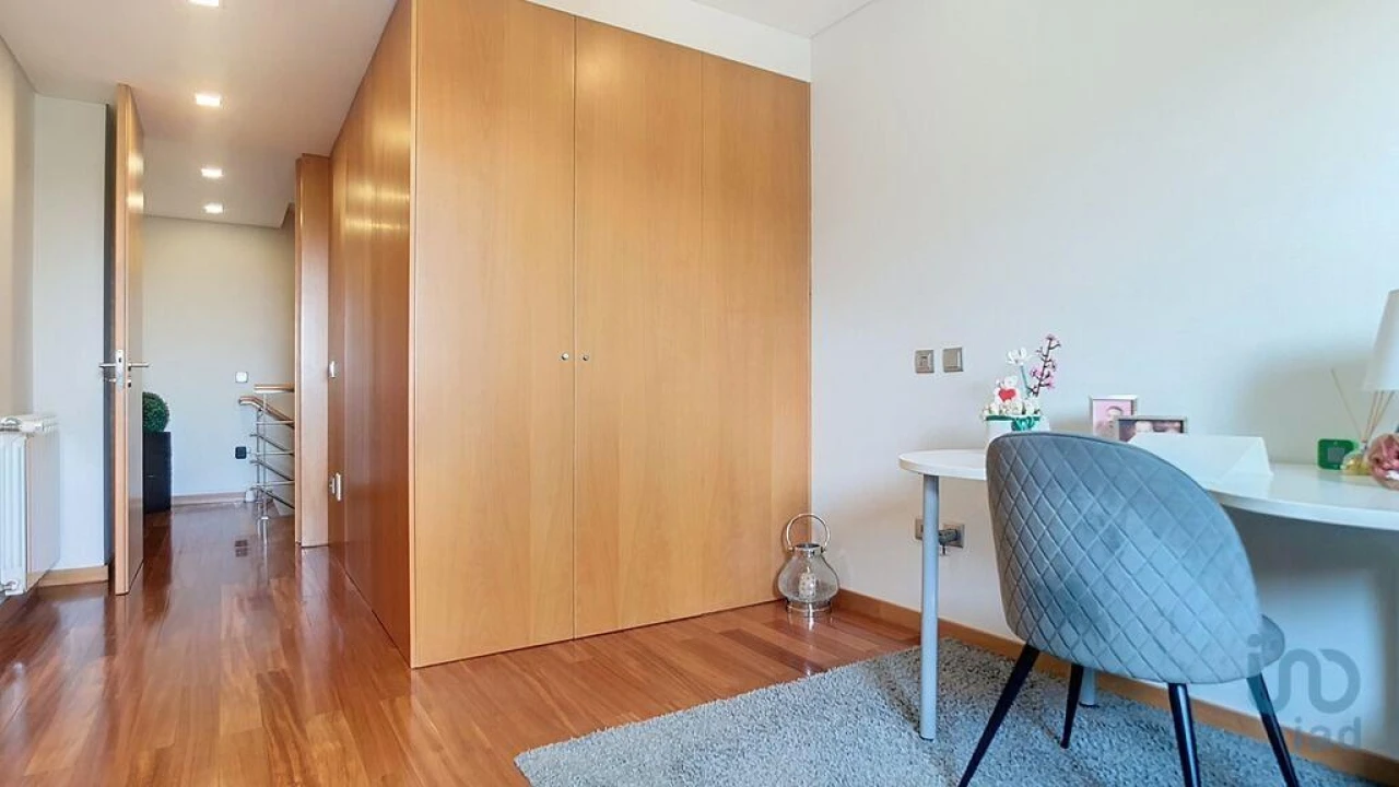 Moradia T4 para Venda em Arcozelo Foto 10