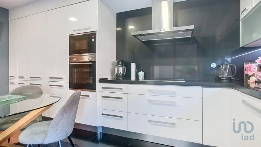 Moradia T4 para Venda em Arcozelo Foto 4