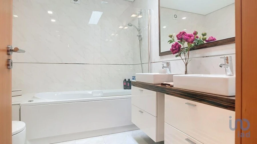 Moradia T4 para Venda em Arcozelo Foto 13