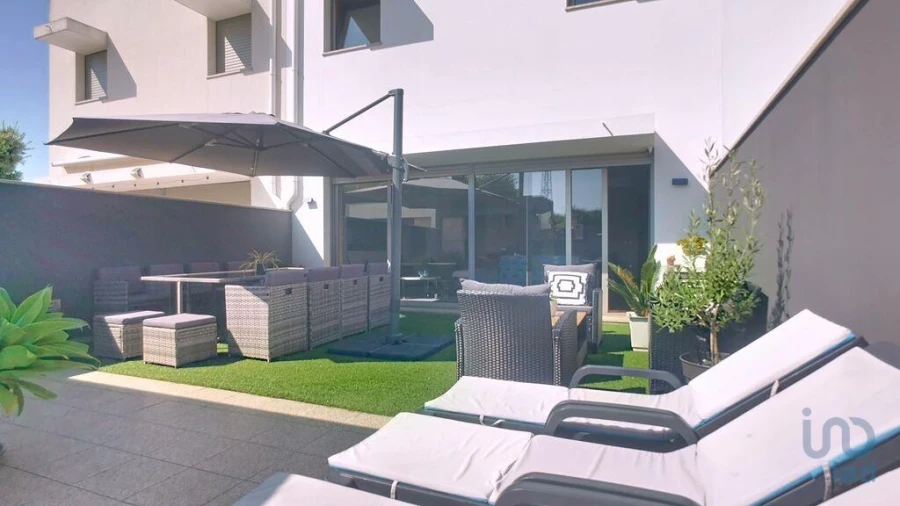 Moradia T4 para Venda em Arcozelo Foto 2