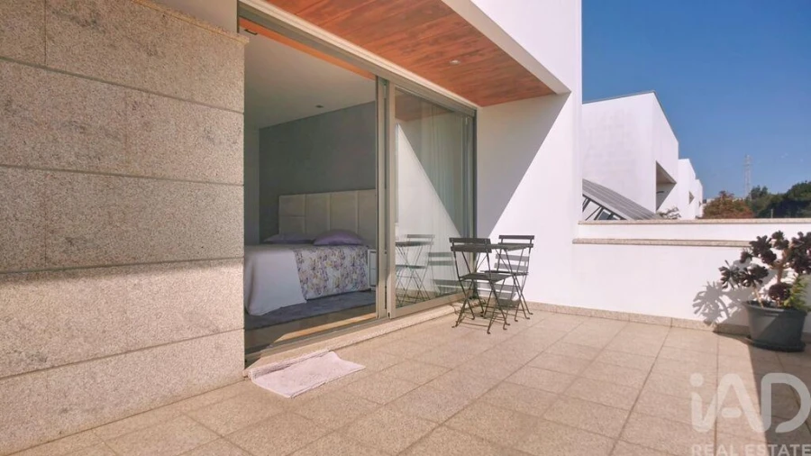 Moradia T4 para Venda em Arcozelo Foto 16