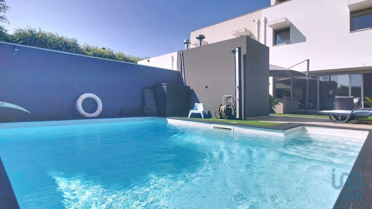 Moradia T4 para Venda em Arcozelo Foto 1