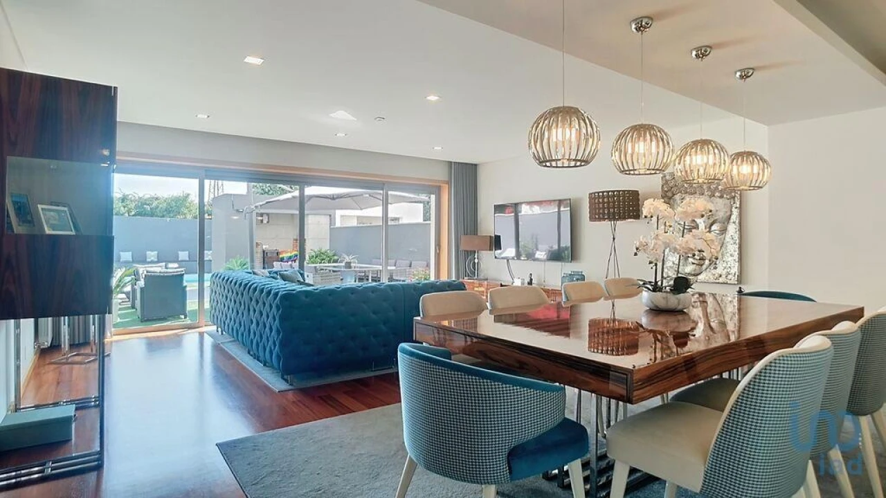 Moradia T4 para Venda em Arcozelo Foto 3