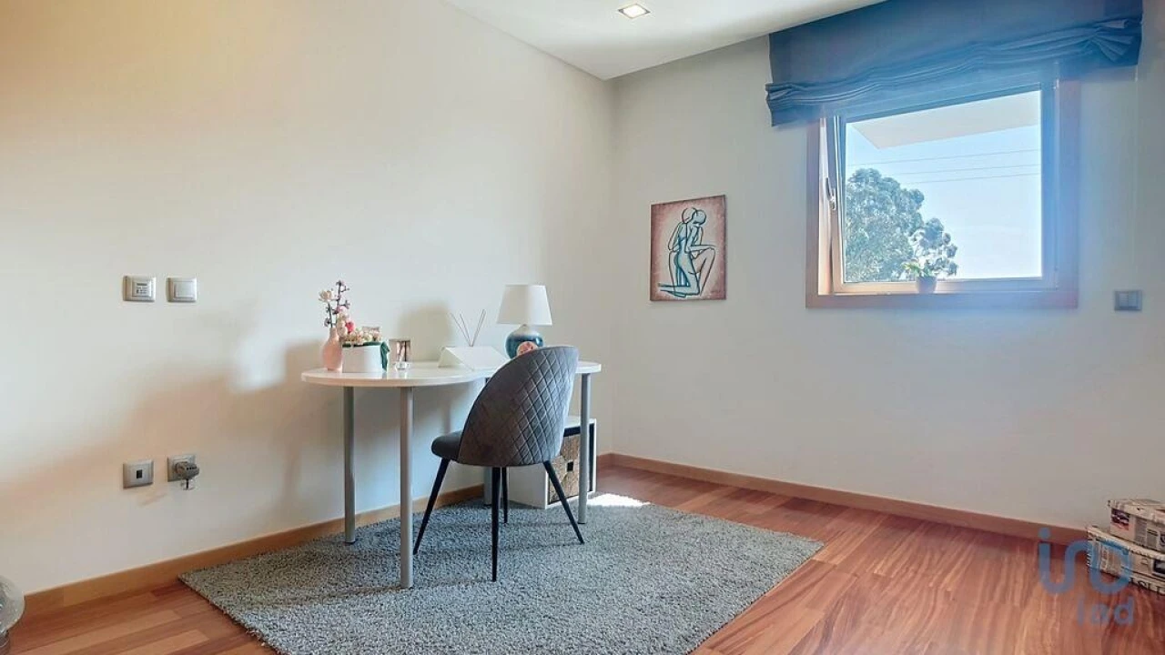 Moradia T4 para Venda em Arcozelo Foto 9