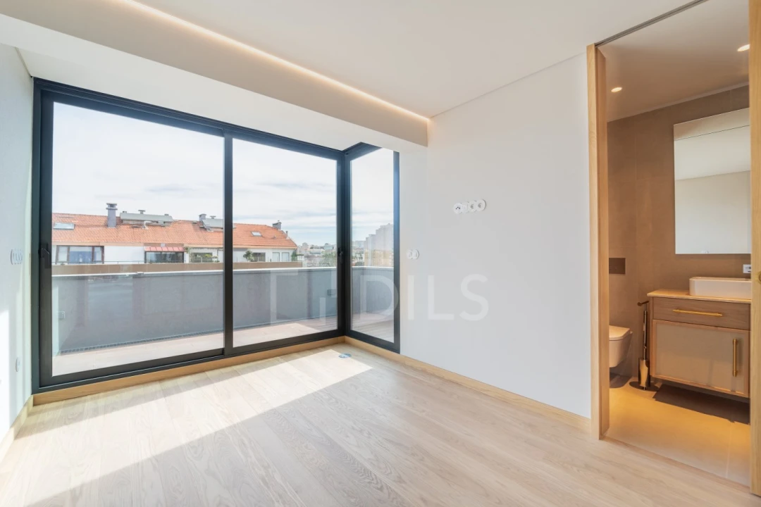 Apartamento T2 para Arrendamento em Ramalde Foto 3