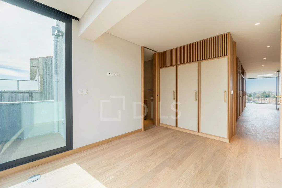 Apartamento T2 para Arrendamento em Ramalde Foto 9