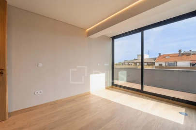Apartamento T2 para Arrendamento em Ramalde