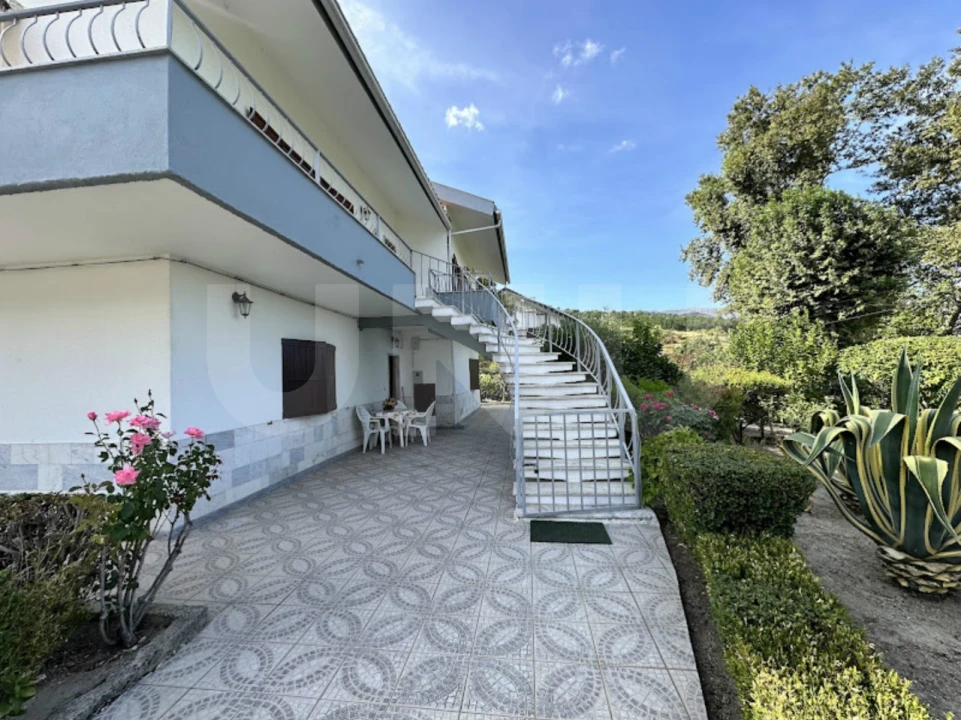 Moradia T5 para Venda em Tortosendo Foto 3