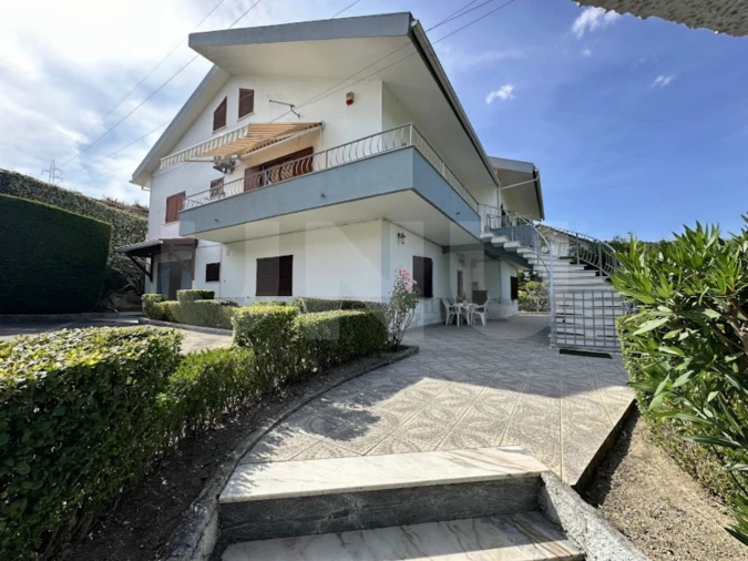 Moradia T5 para Venda em Tortosendo