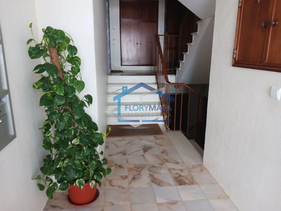 Apartamento T1 para Venda em Alcabideche Foto 2