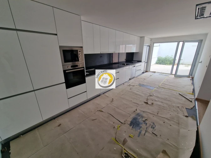 Moradia T4 para Venda em Lobão, Gião, Louredo e Guisande Foto 2