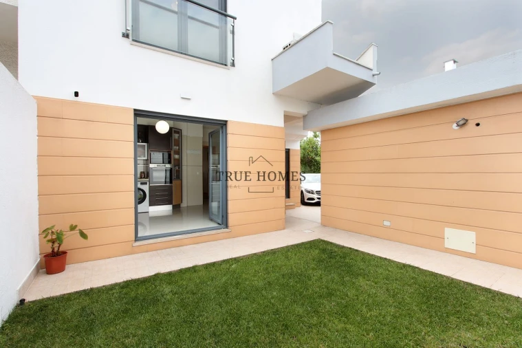 Moradia T4 para Venda em Amora Foto 8