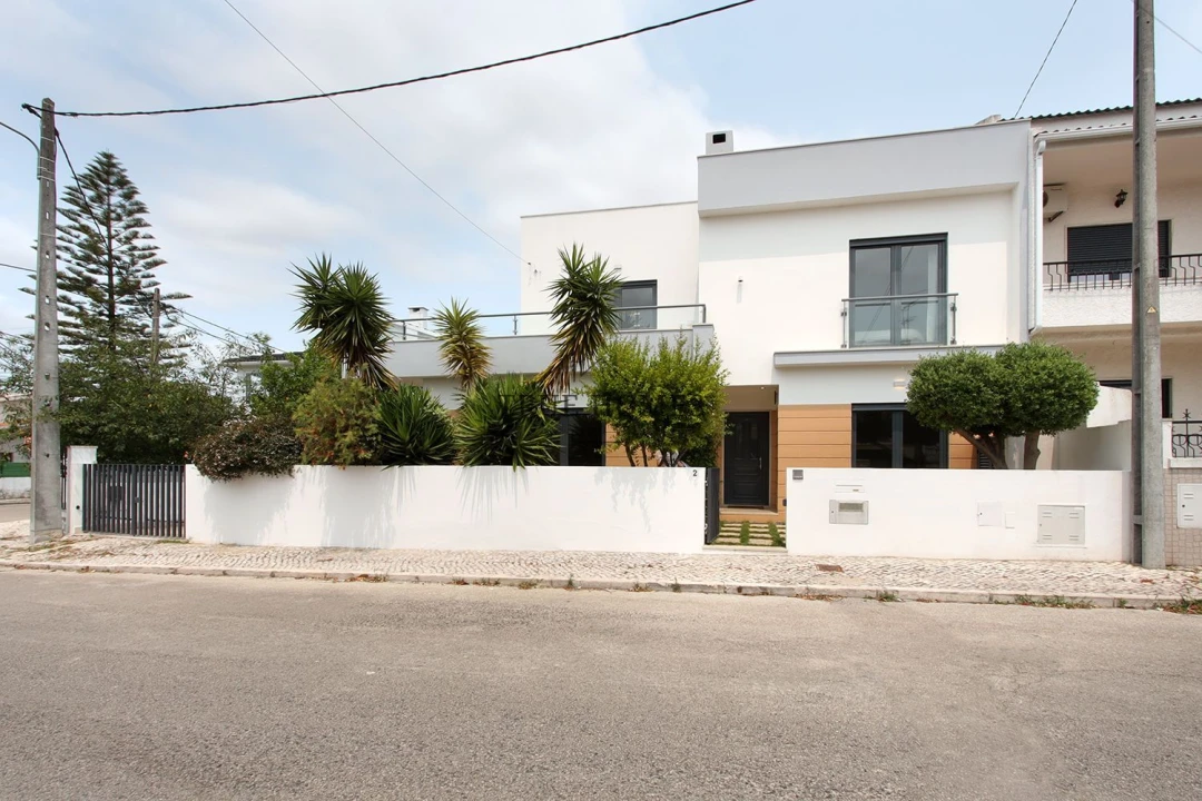 Moradia T4 para Venda em Amora Foto 1