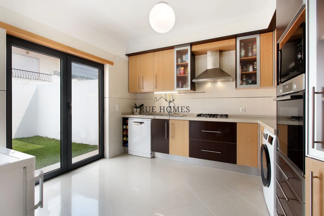 Moradia T4 para Venda em Amora Foto 15