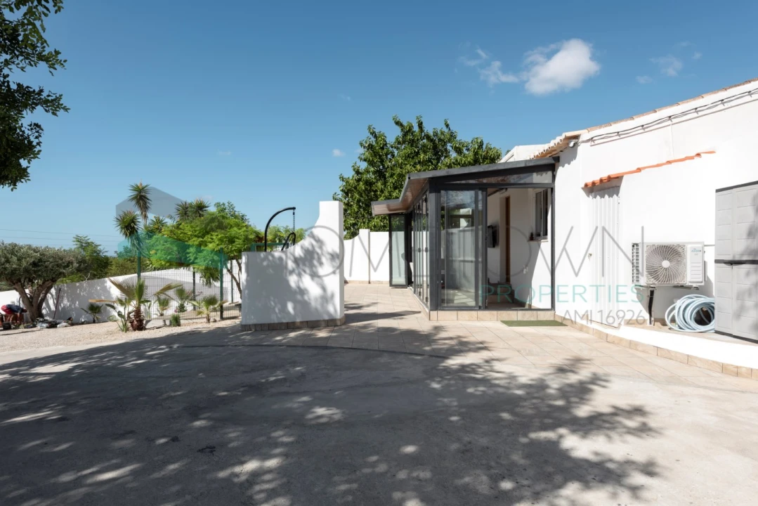 Moradia T2 para Venda em Santa Barbara de Nexe Foto 18