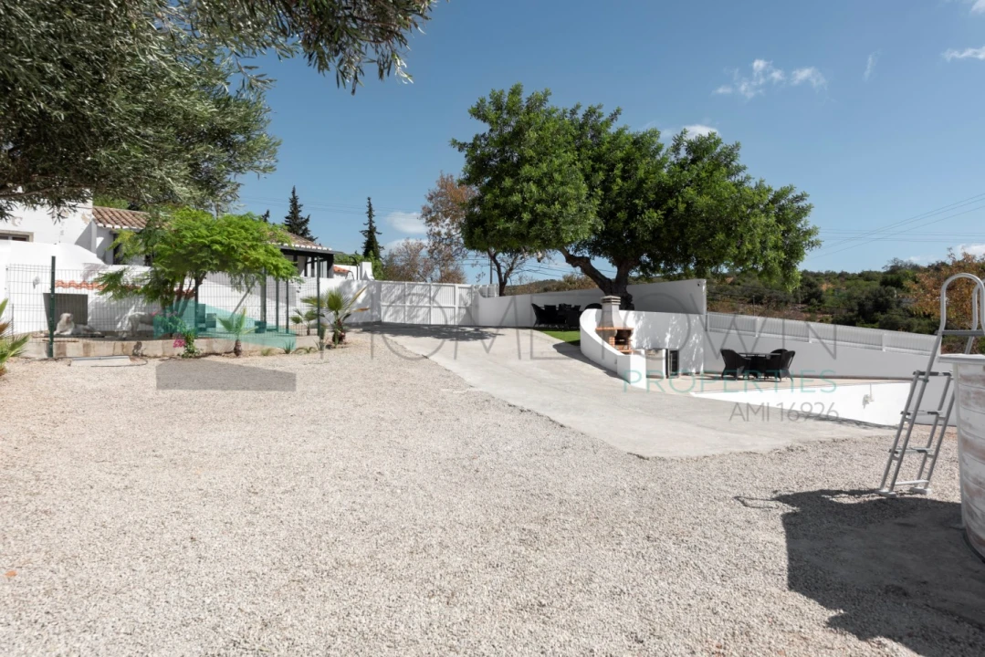 Moradia T2 para Venda em Santa Barbara de Nexe Foto 23