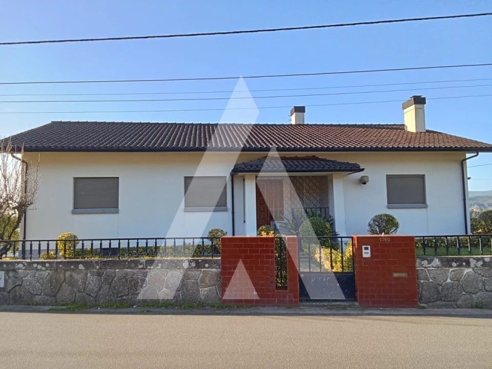 Moradia T4 para Venda em Lanhelas Foto 1