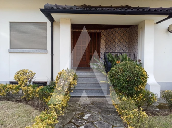 Moradia T4 para Venda em Lanhelas Foto 3