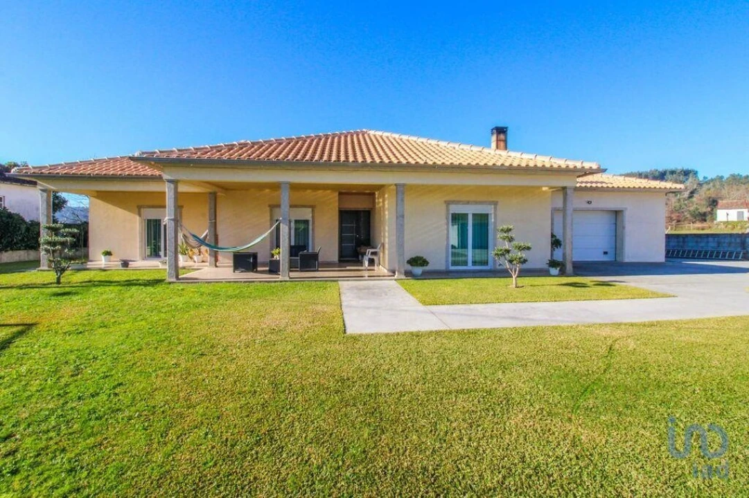 Moradia T3 para Venda em Santa Cruz da Trapa e São Cristóvão de Lafões Foto 1