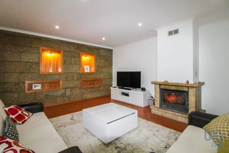 Moradia T3 para Venda em Santa Cruz da Trapa e São Cristóvão de Lafões Foto 8