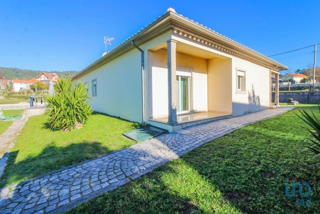 Moradia T3 para Venda em Santa Cruz da Trapa e São Cristóvão de Lafões Foto 4