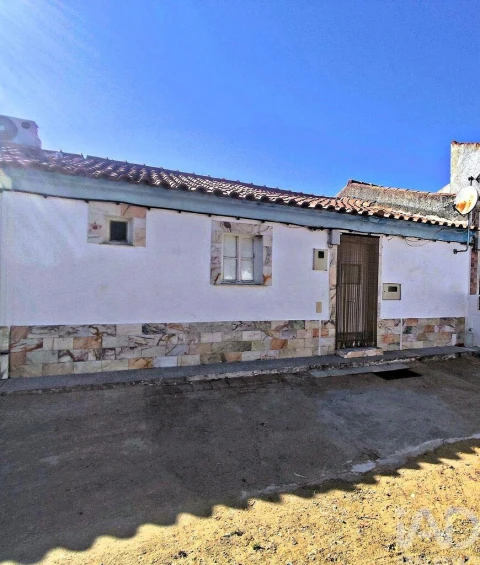 Moradia T2 para Venda em Santo Aleixo