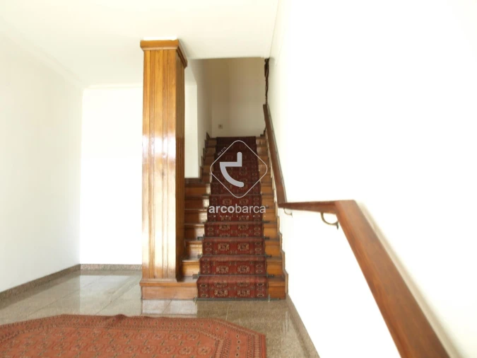 Moradia T5 para Venda em Pedrouços Foto 3