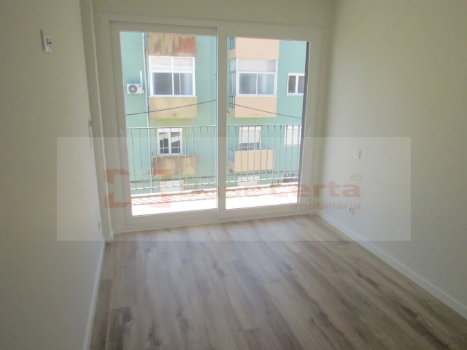 Apartamento T2 para Venda em Almada, Cova da Piedade, Pragal e Cacilhas Foto 9