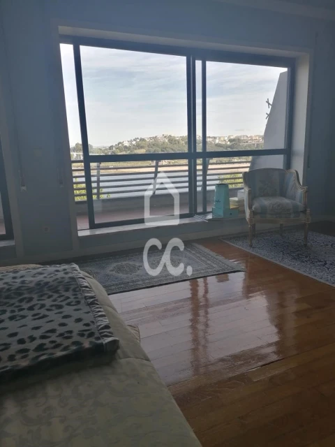 Apartamento T5 para Venda em Campanhã