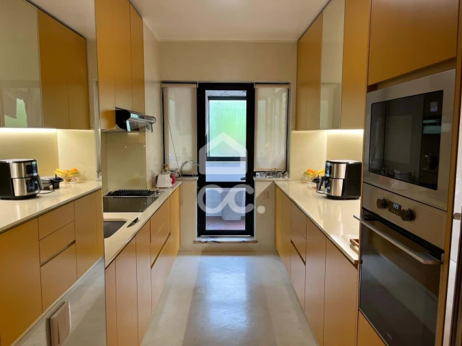 Apartamento T5 para Venda em Campanhã Foto 3